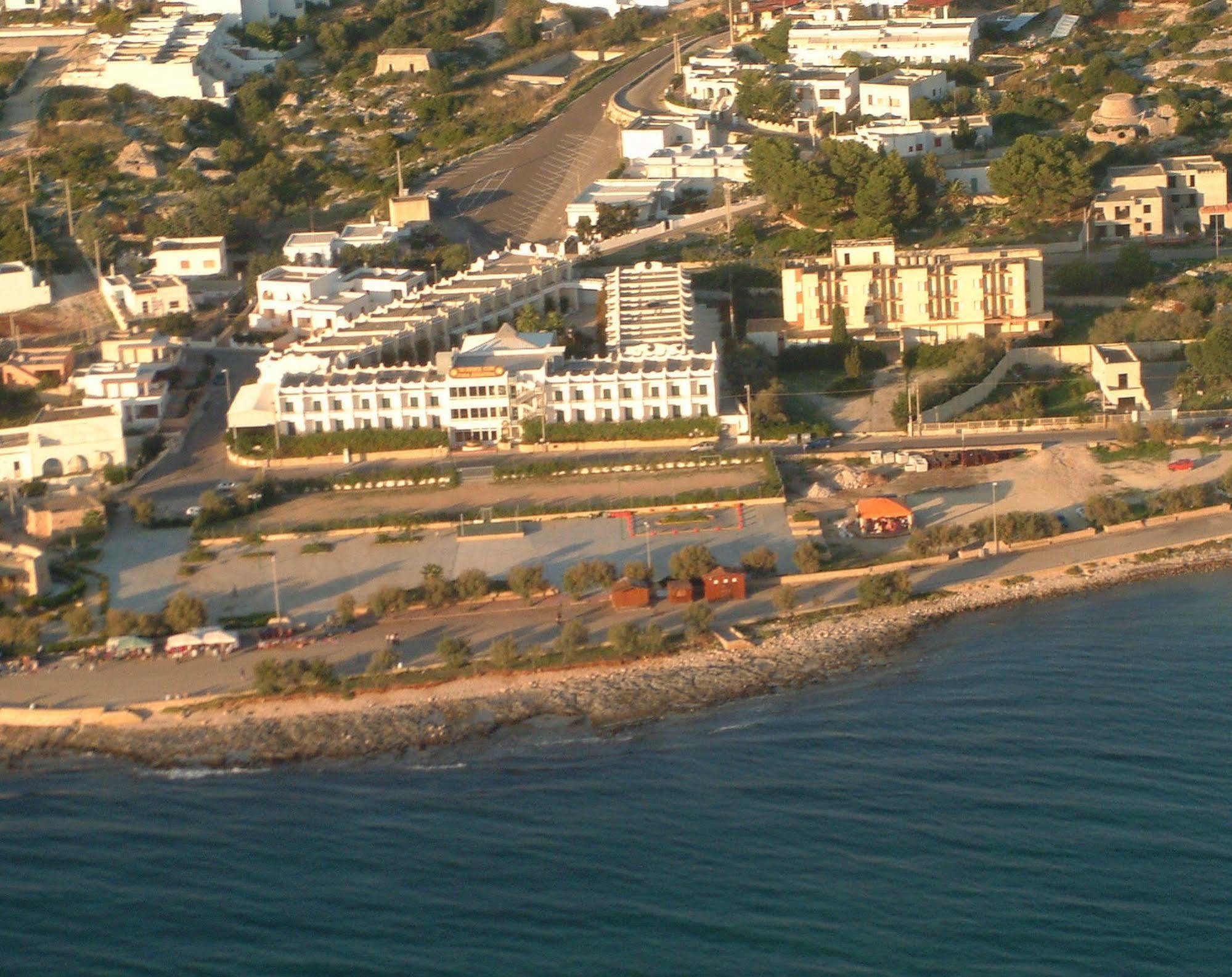 Cala Saracena Resort Torre Vado Exterior photo